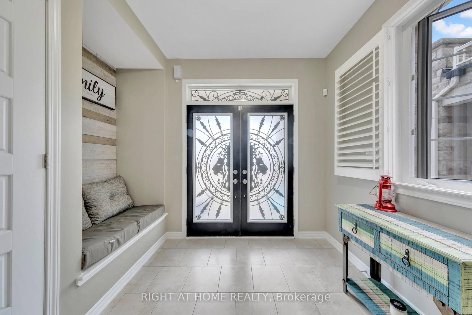171 Thomas Phillips Drive • Aurora, ON photo 5