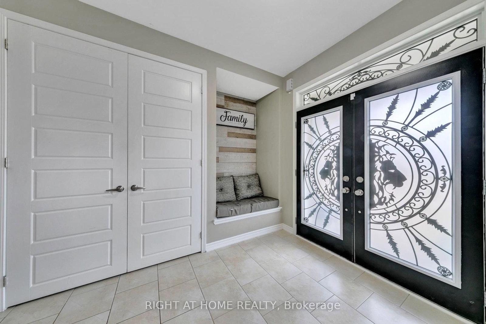 171 Thomas Phillips Drive • Aurora, ON photo 6