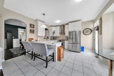 171 Thomas Phillips Drive • Aurora, ON photo 8