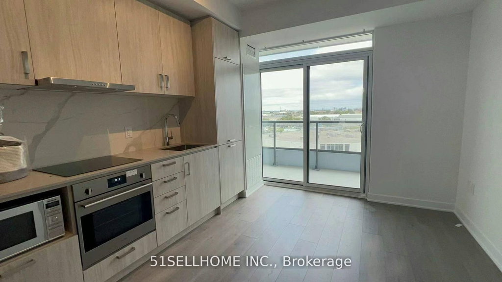 718 - 60 Honeycrisp Crescent 4