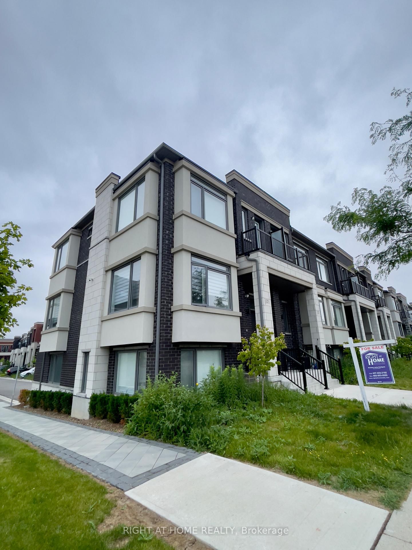 125 Crimson Forest Drive • Vaughan, ON photo 1