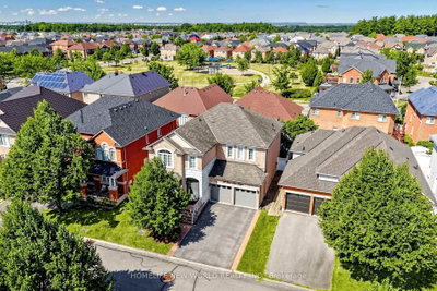 32 Casa Nova Drive • Vaughan, ON photo 2