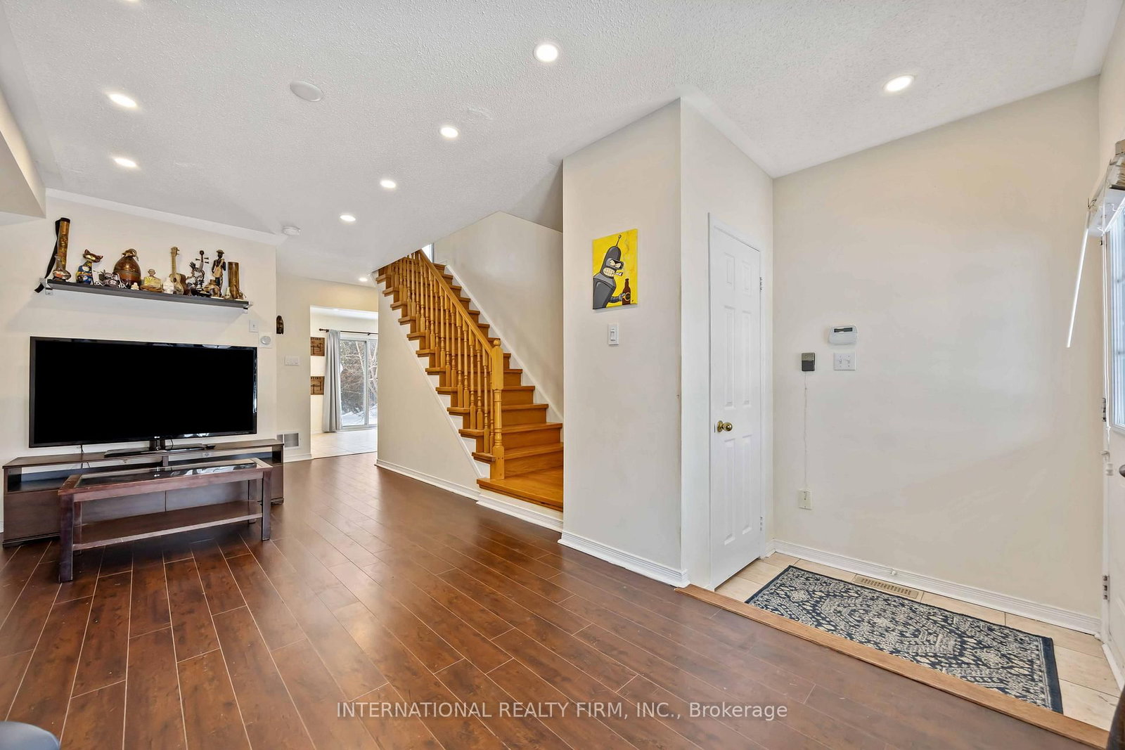 340 Flagstone Way • Newmarket, ON photo 4