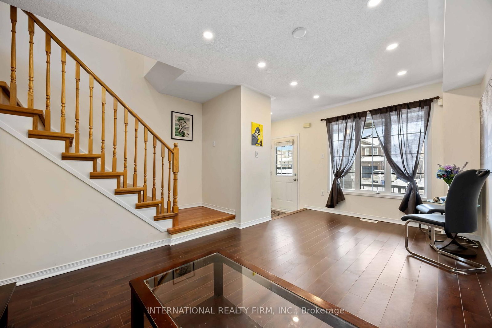 340 Flagstone Way • Newmarket, ON photo 6