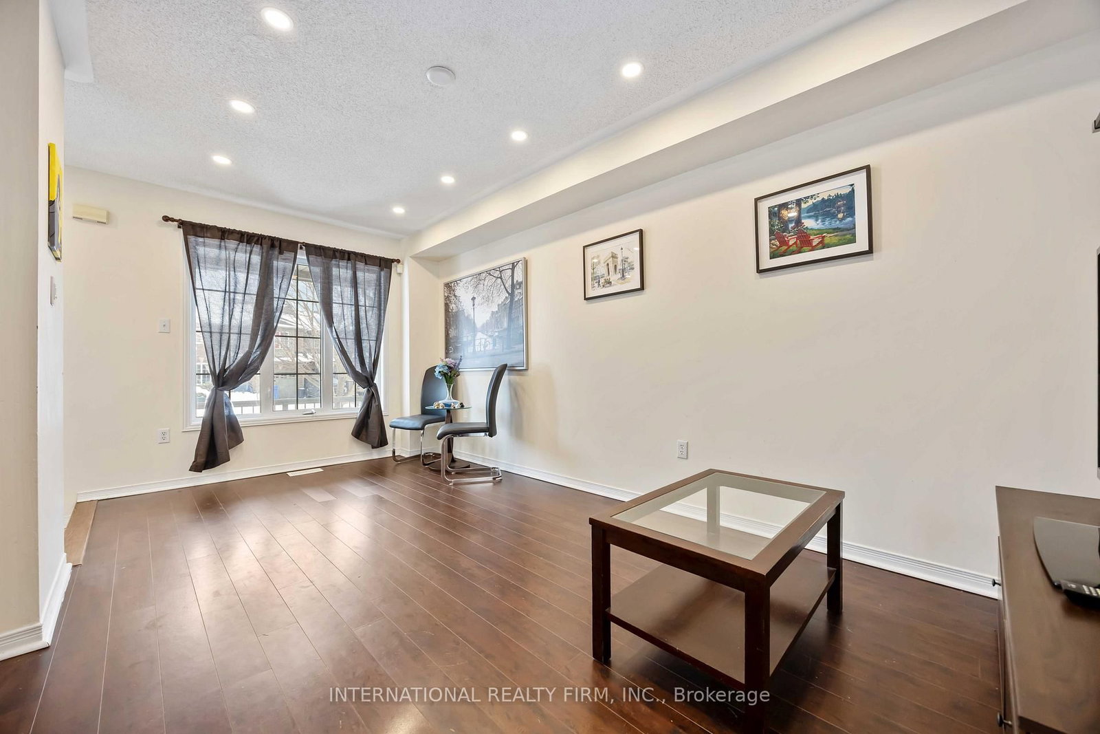 340 Flagstone Way • Newmarket, ON photo 8
