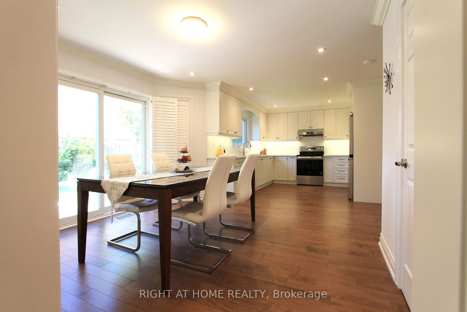 4 Kirkland Court • Richmond Hill, ON photo 11