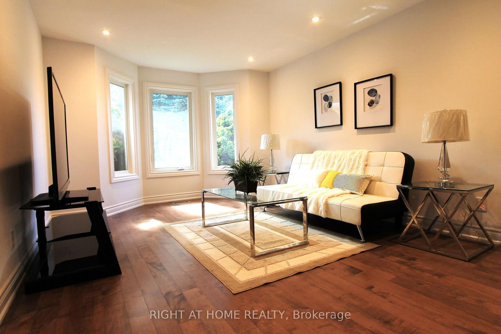 4 Kirkland Court • Richmond Hill, ON photo 4