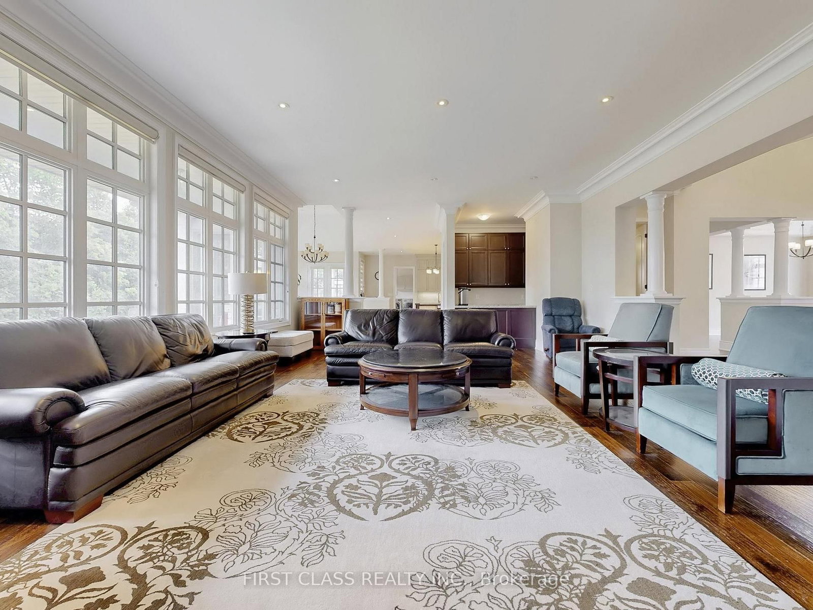 3 Royal County Down Crescent, Markham 5