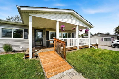 4 Fairbirch Court • Innisfil, ON photo 3