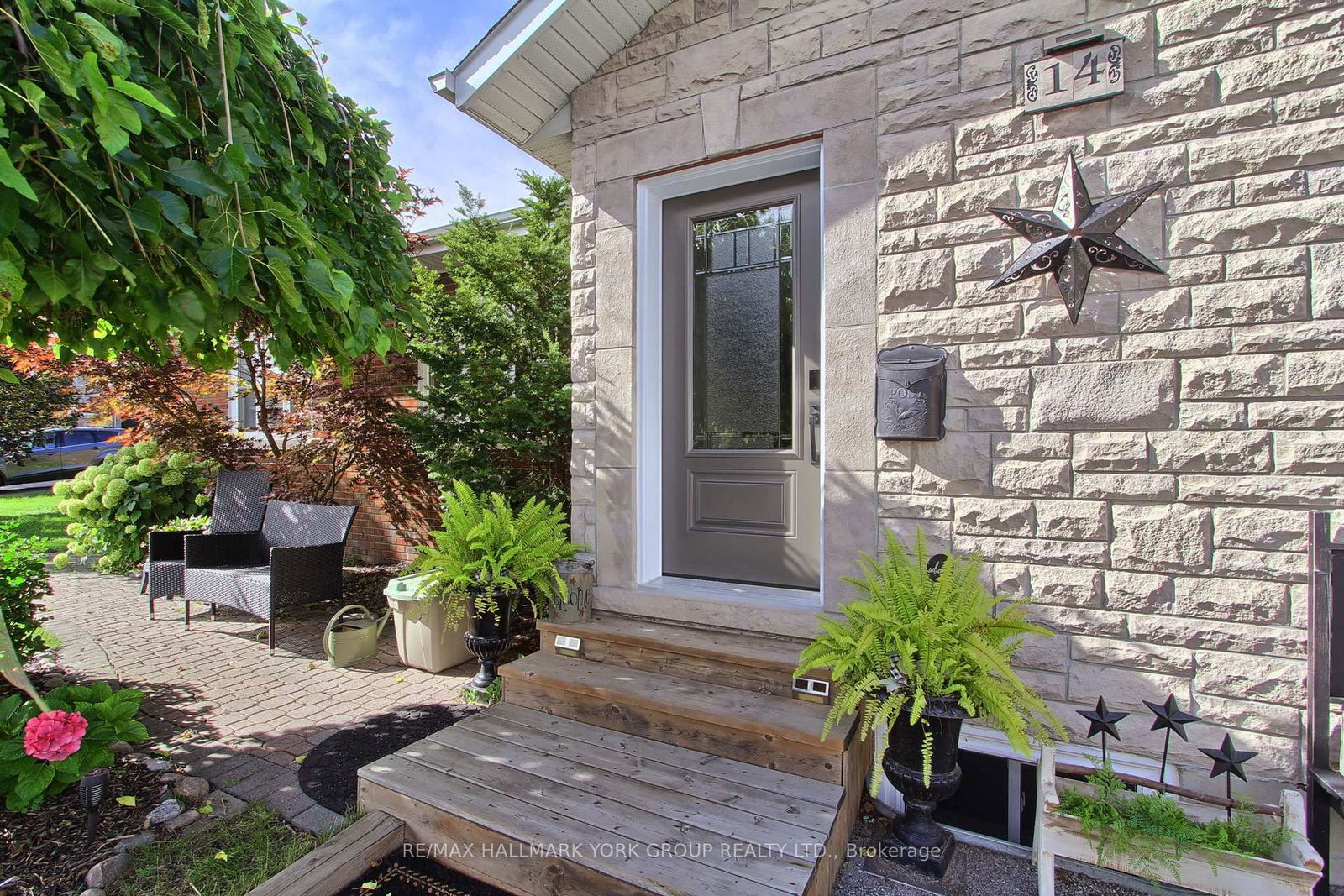 14 Bowers Road • East Gwillimbury, ON photo 4