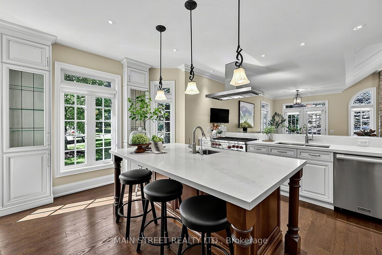 40 Tucker Court • Aurora, ON photo 5