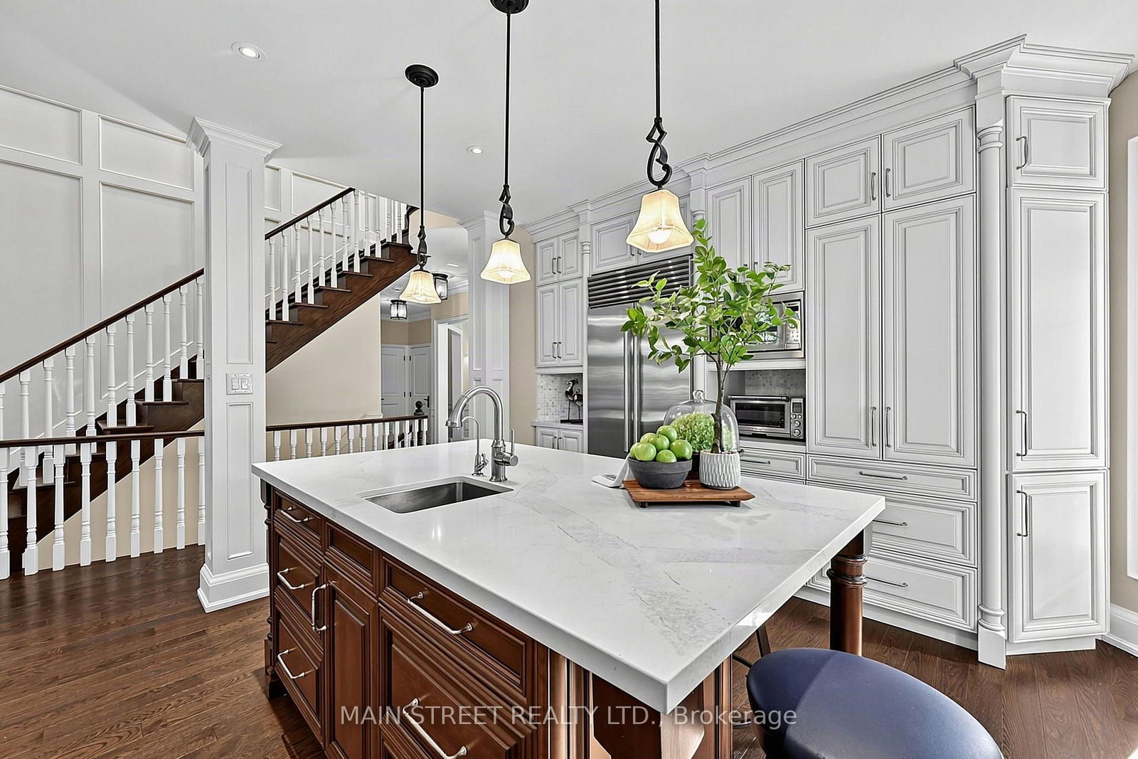 40 Tucker Court • Aurora, ON photo 6