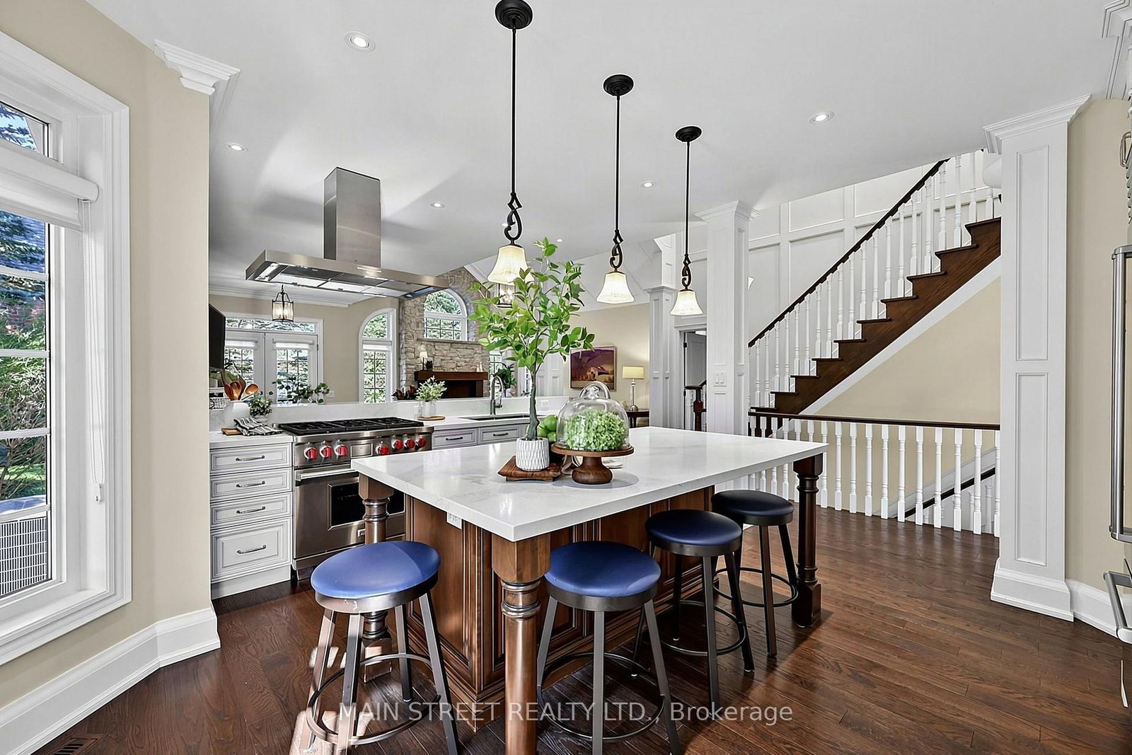 40 Tucker Court • Aurora, ON photo 8