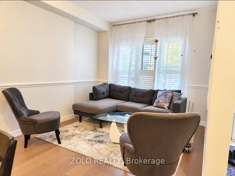 33 Walkview Crescent