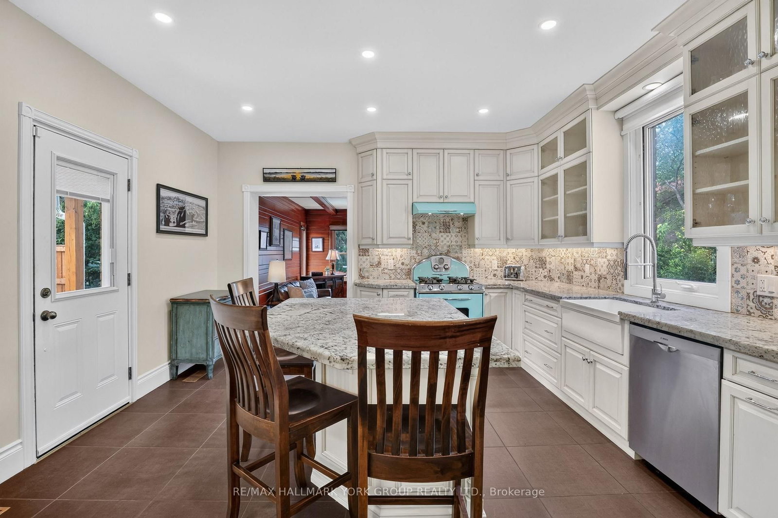 150 Lorne Avenue • Newmarket, ON photo 9
