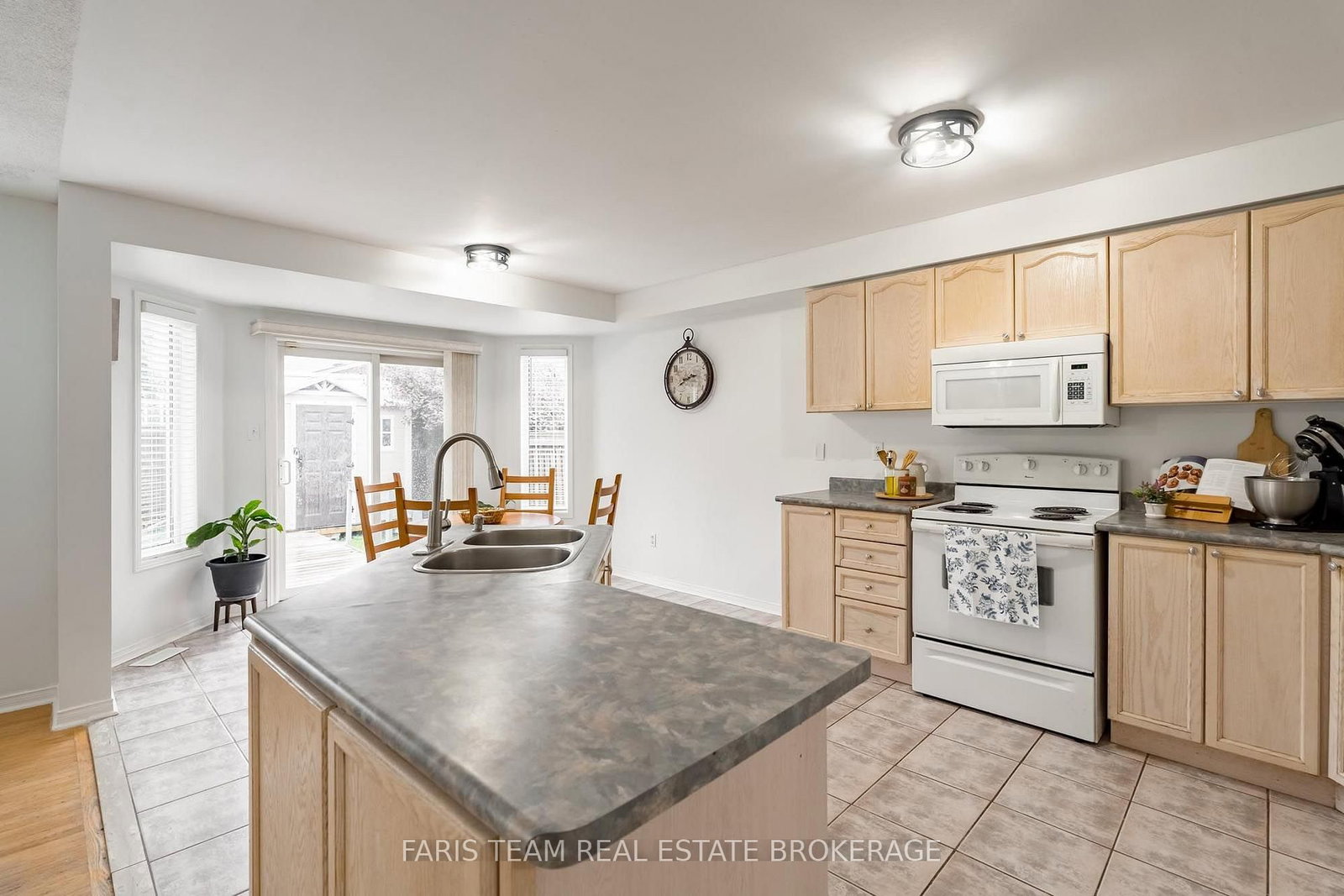 28 McCurdy Drive • New Tecumseth, ON photo 4