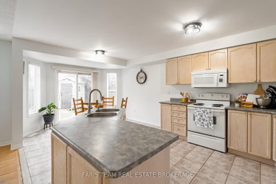 28 McCurdy Drive • New Tecumseth, ON photo 4