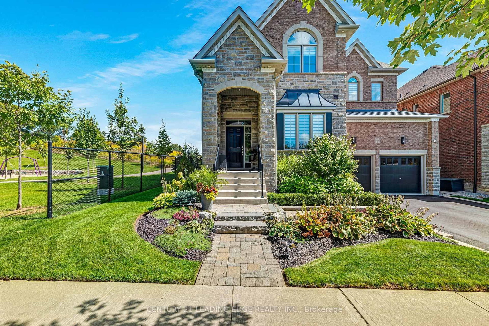 56 Walter Tunny Crescent • East Gwillimbury, ON photo 1