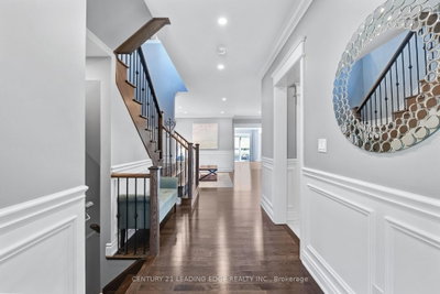 56 Walter Tunny Crescent • East Gwillimbury, ON photo 4