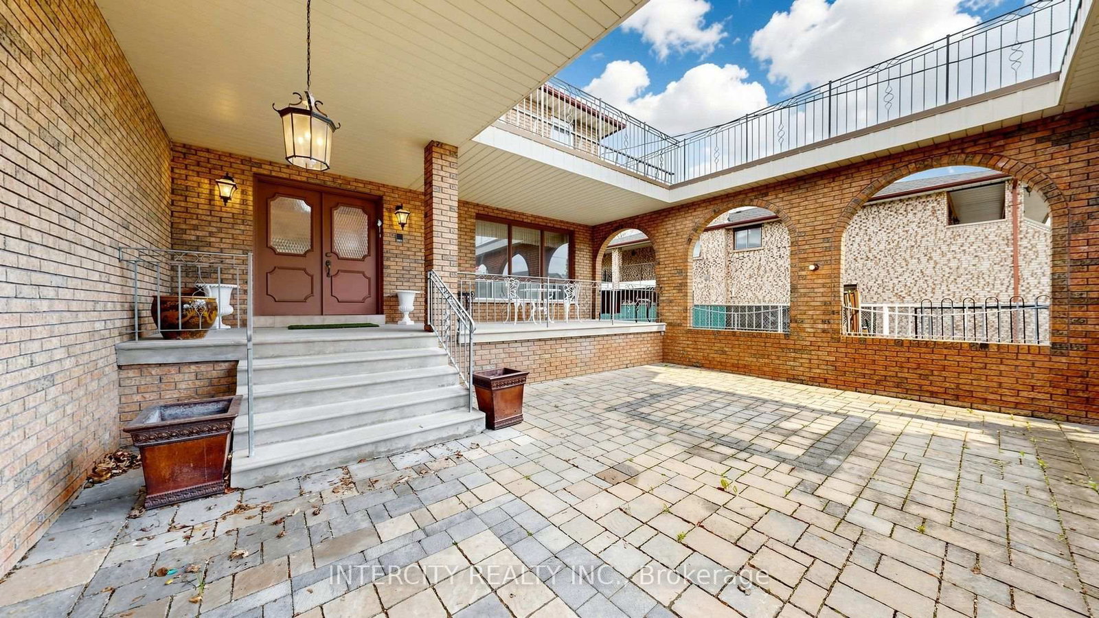 76 Spruce Avenue • Richmond Hill, ON photo 3