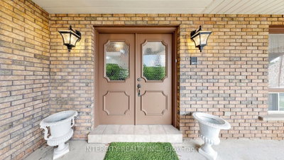 76 Spruce Avenue • Richmond Hill, ON photo 4