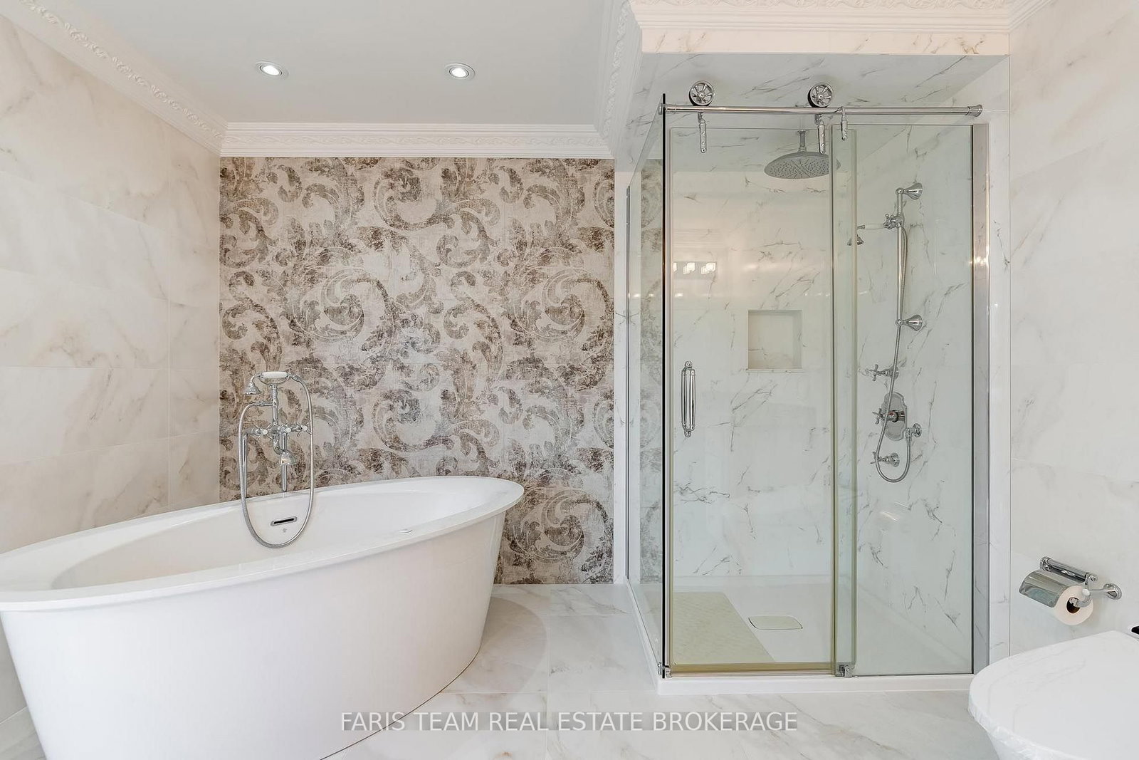 15 Clarendon Drive • Richmond Hill, ON photo 23