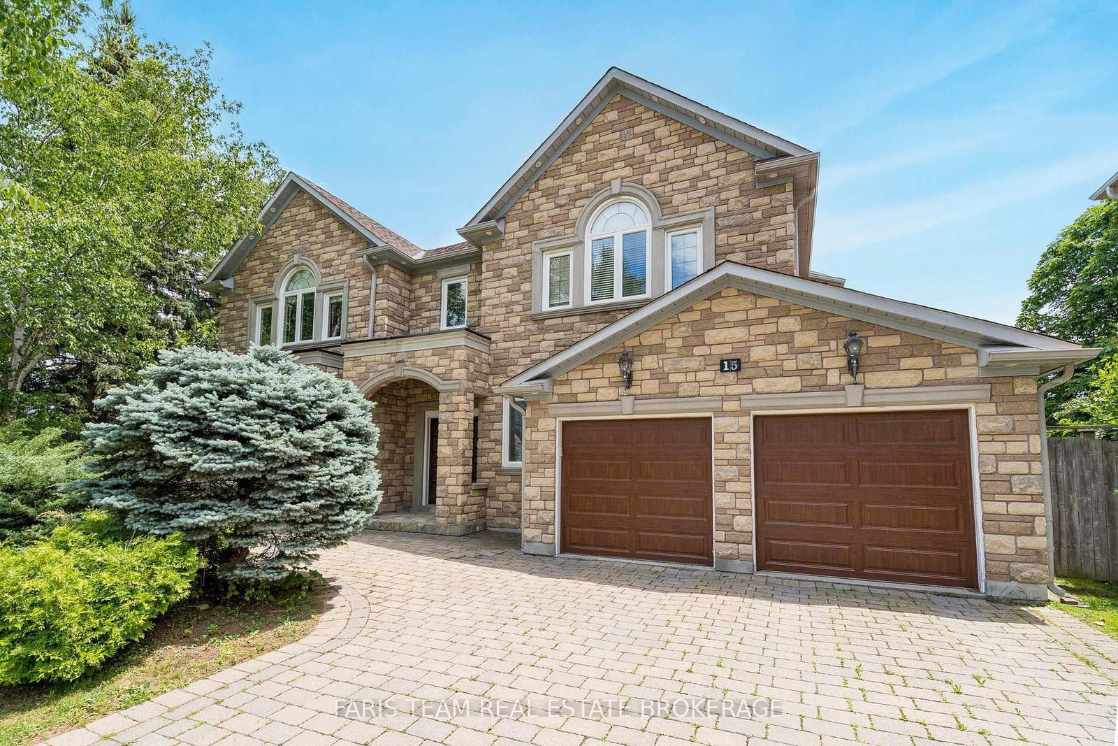 15 Clarendon Drive • Richmond Hill, ON photo 3