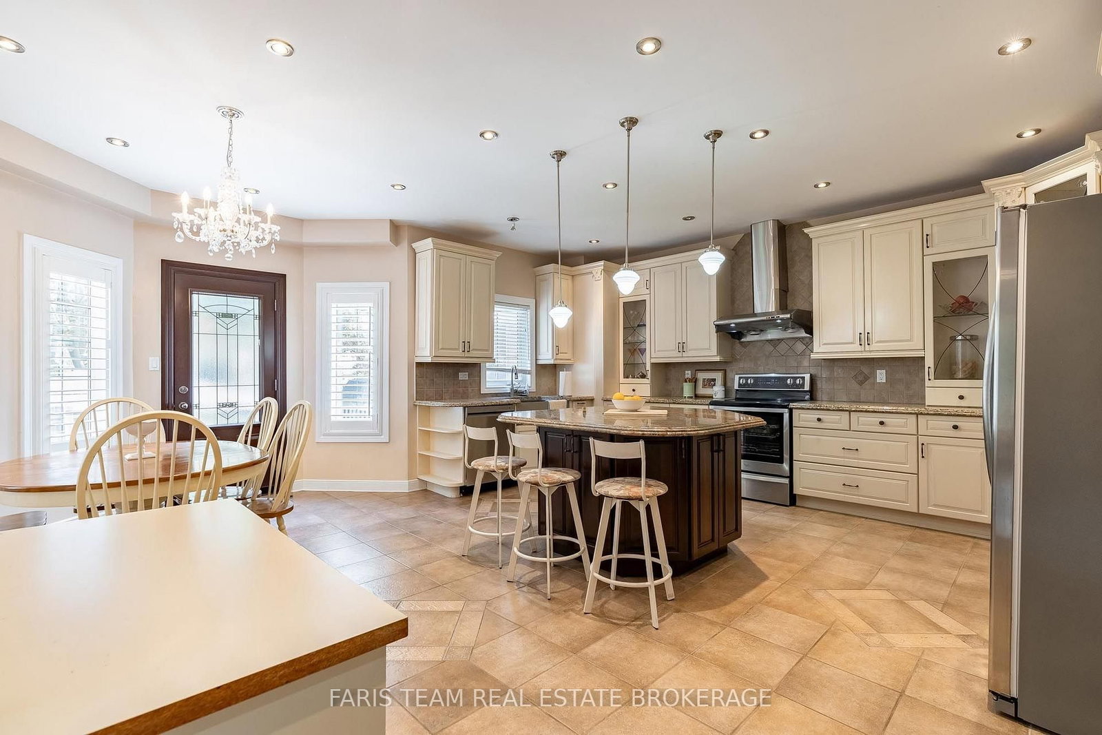 15 Clarendon Drive • Richmond Hill, ON photo 6