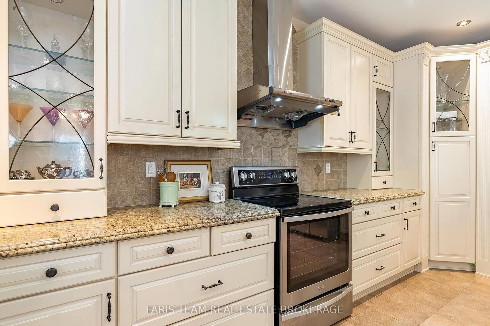 15 Clarendon Drive • Richmond Hill, ON photo 8