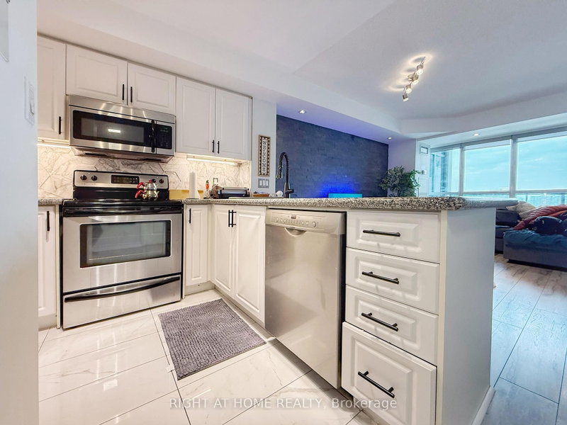 1211 - 18 Harding Boulevard
