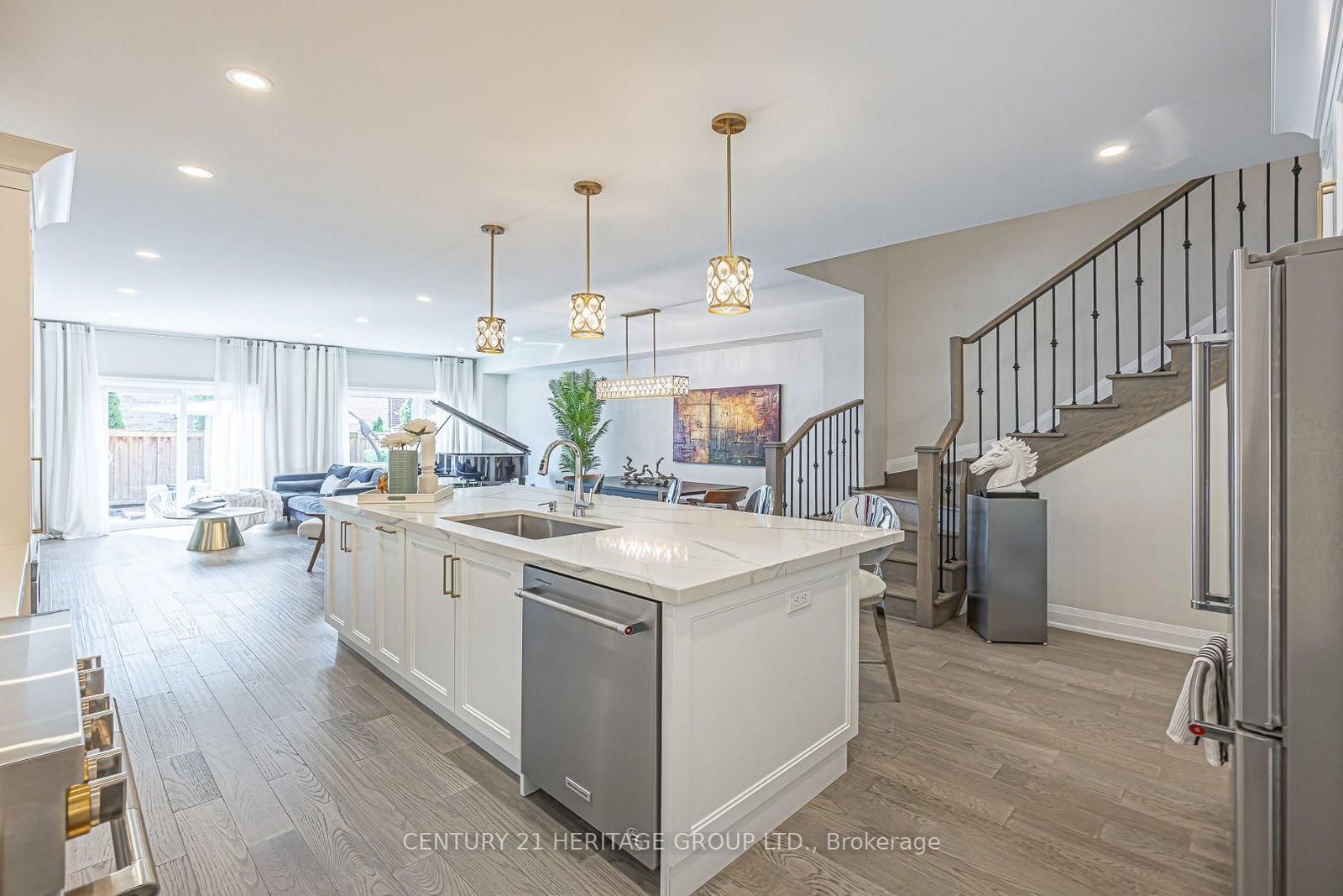 27 Lowther Avenue • Richmond Hill, ON photo 10