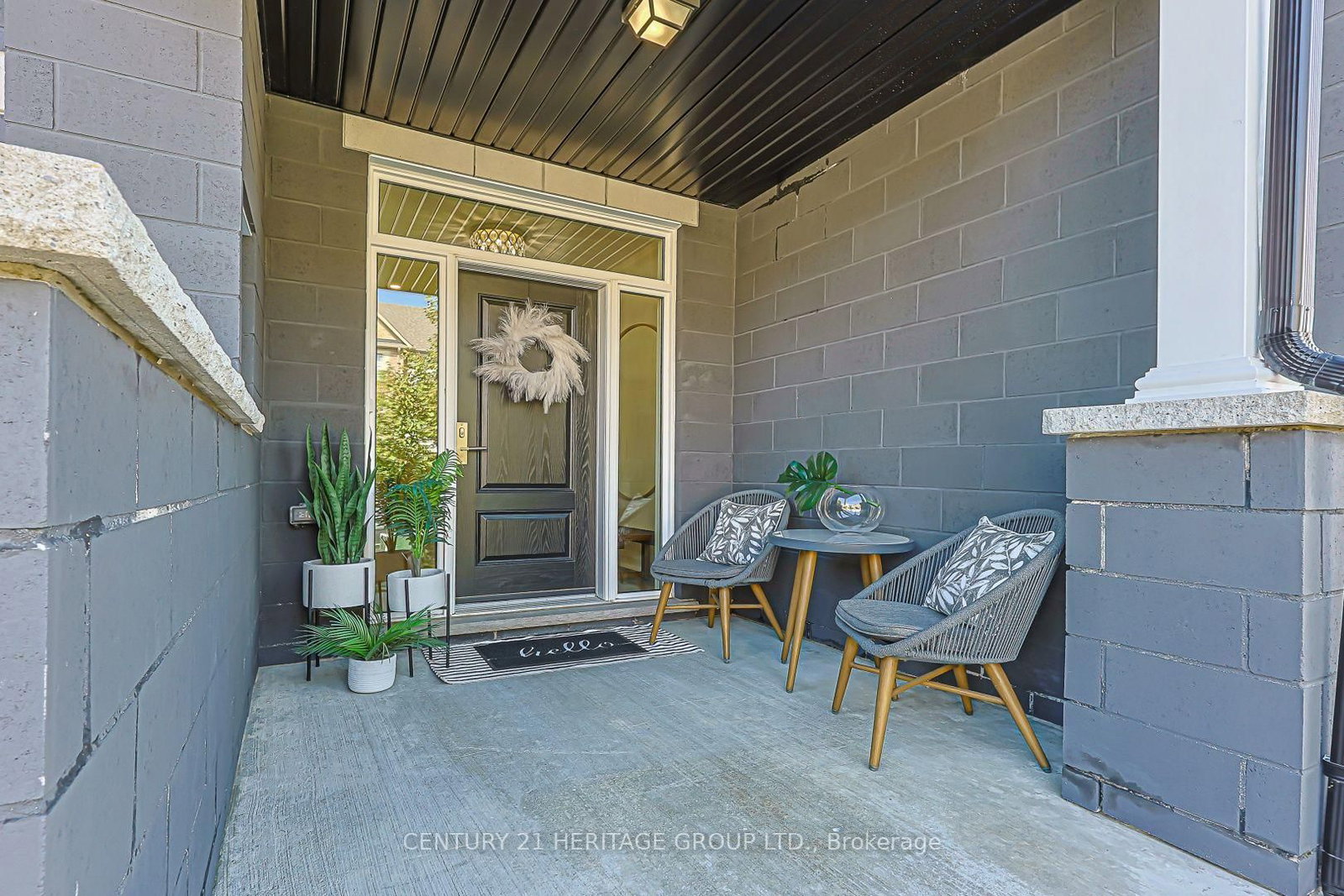 27 Lowther Avenue • Richmond Hill, ON photo 2