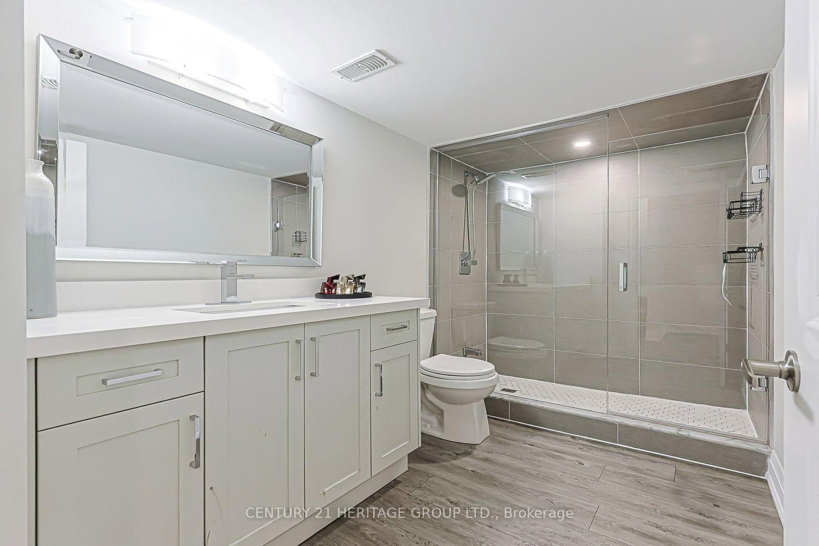 27 Lowther Avenue • Richmond Hill, ON photo 36