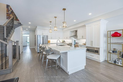 27 Lowther Avenue • Richmond Hill, ON photo 7