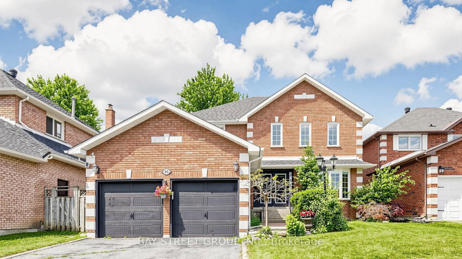 26 Kew Gardens • Richmond Hill, ON photo 1