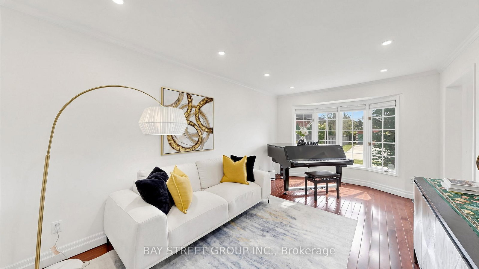 26 Kew Gardens • Richmond Hill, ON photo 3