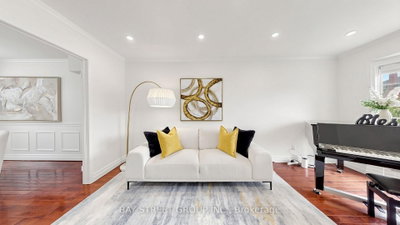 26 Kew Gardens • Richmond Hill, ON photo 4