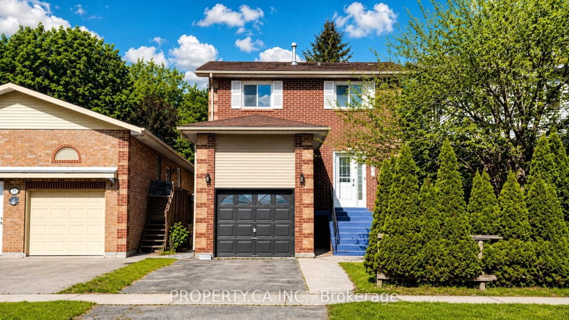 32 Hodgins Avenue