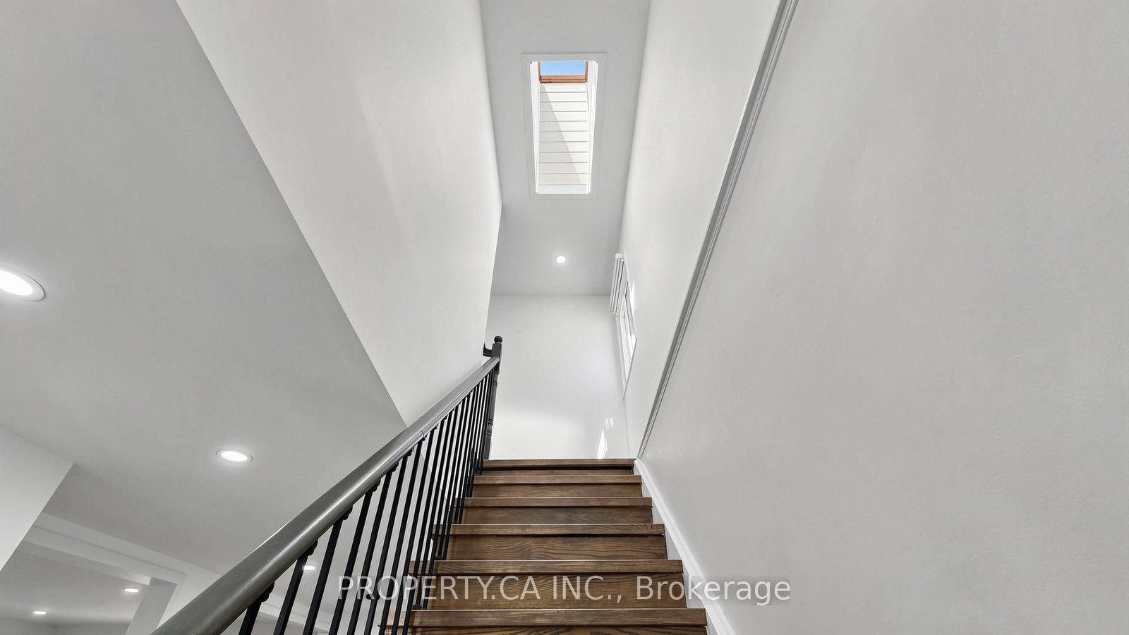 32 Hodgins Avenue • Georgina, ON photo 20