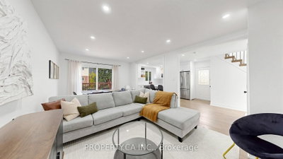 32 Hodgins Avenue • Georgina, ON photo 4
