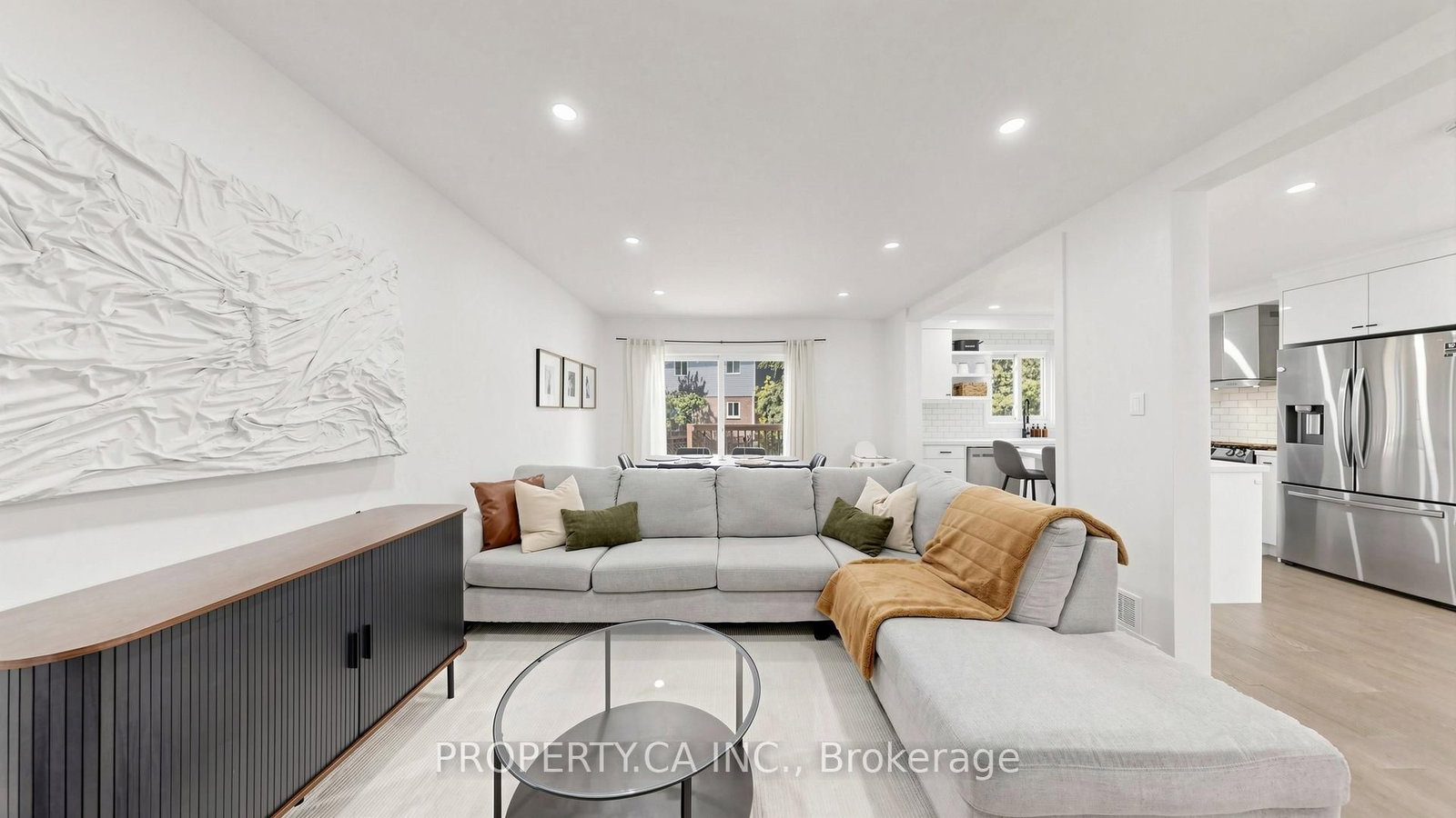 32 Hodgins Avenue • Georgina, ON photo 5