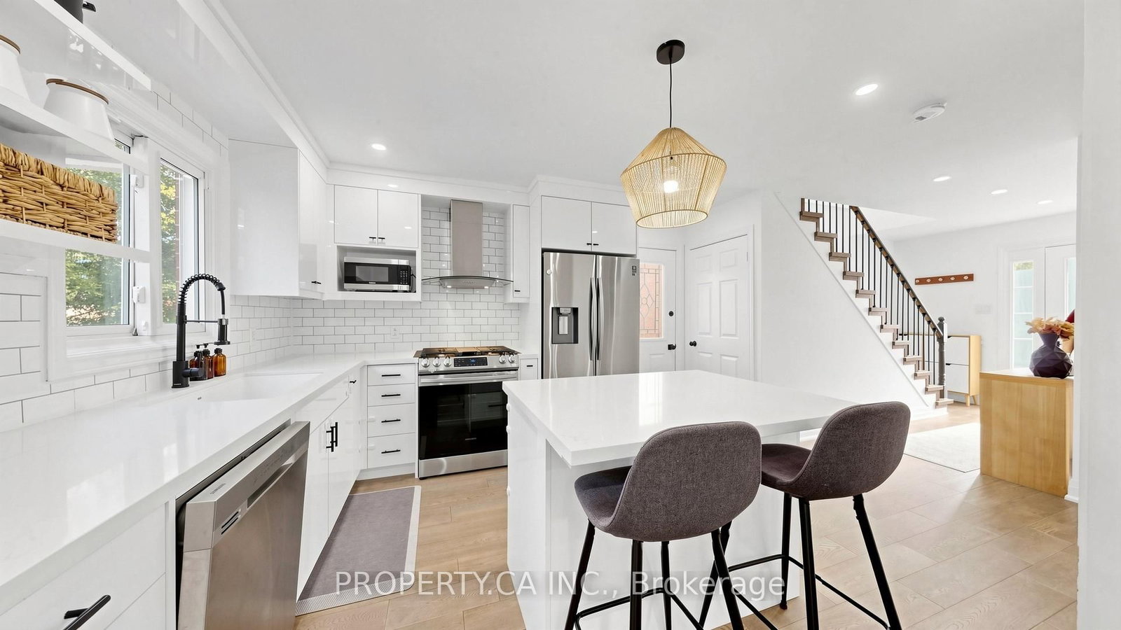 32 Hodgins Avenue • Georgina, ON photo 9