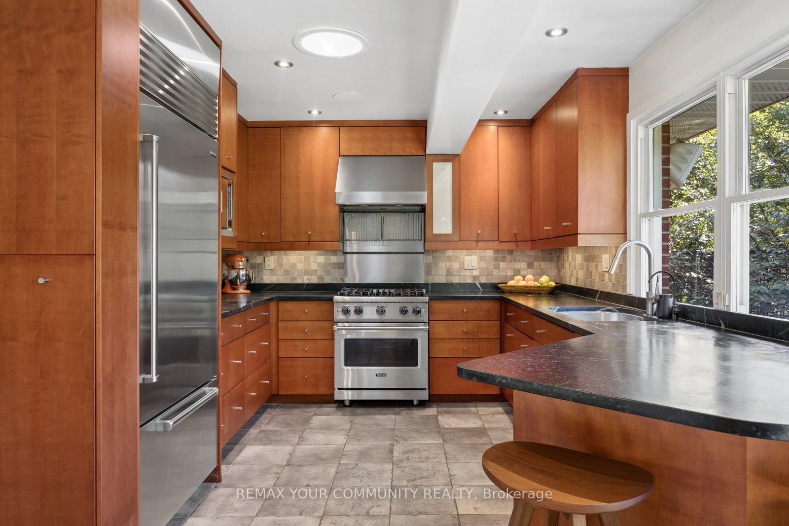 238 Mill Street • Richmond Hill, ON photo 9