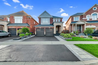 123 Mcdonnell Crescent • Bradford West Gwillimbury, ON photo 3