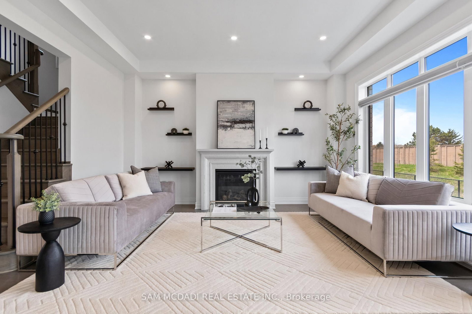 99 Black Walnut Court • Aurora, ON photo 10