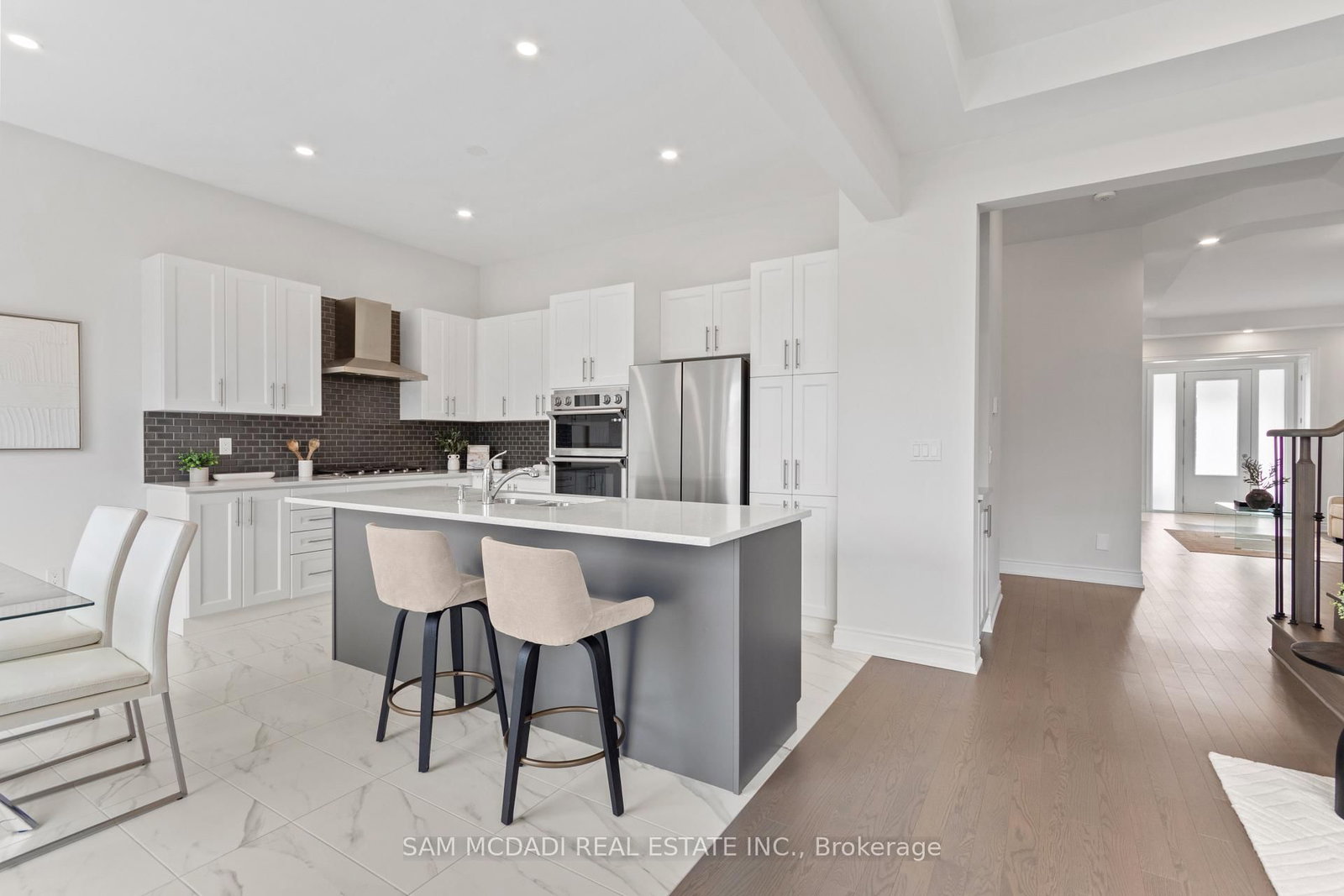 99 Black Walnut Court • Aurora, ON photo 14
