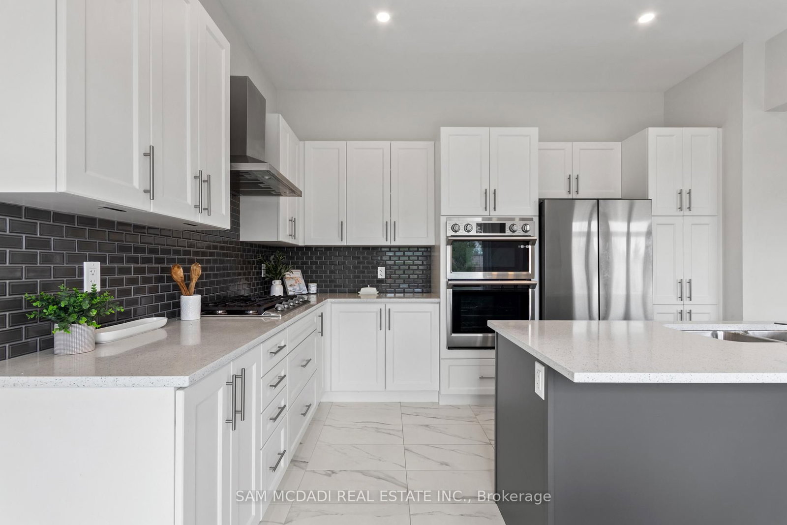 99 Black Walnut Court • Aurora, ON photo 16