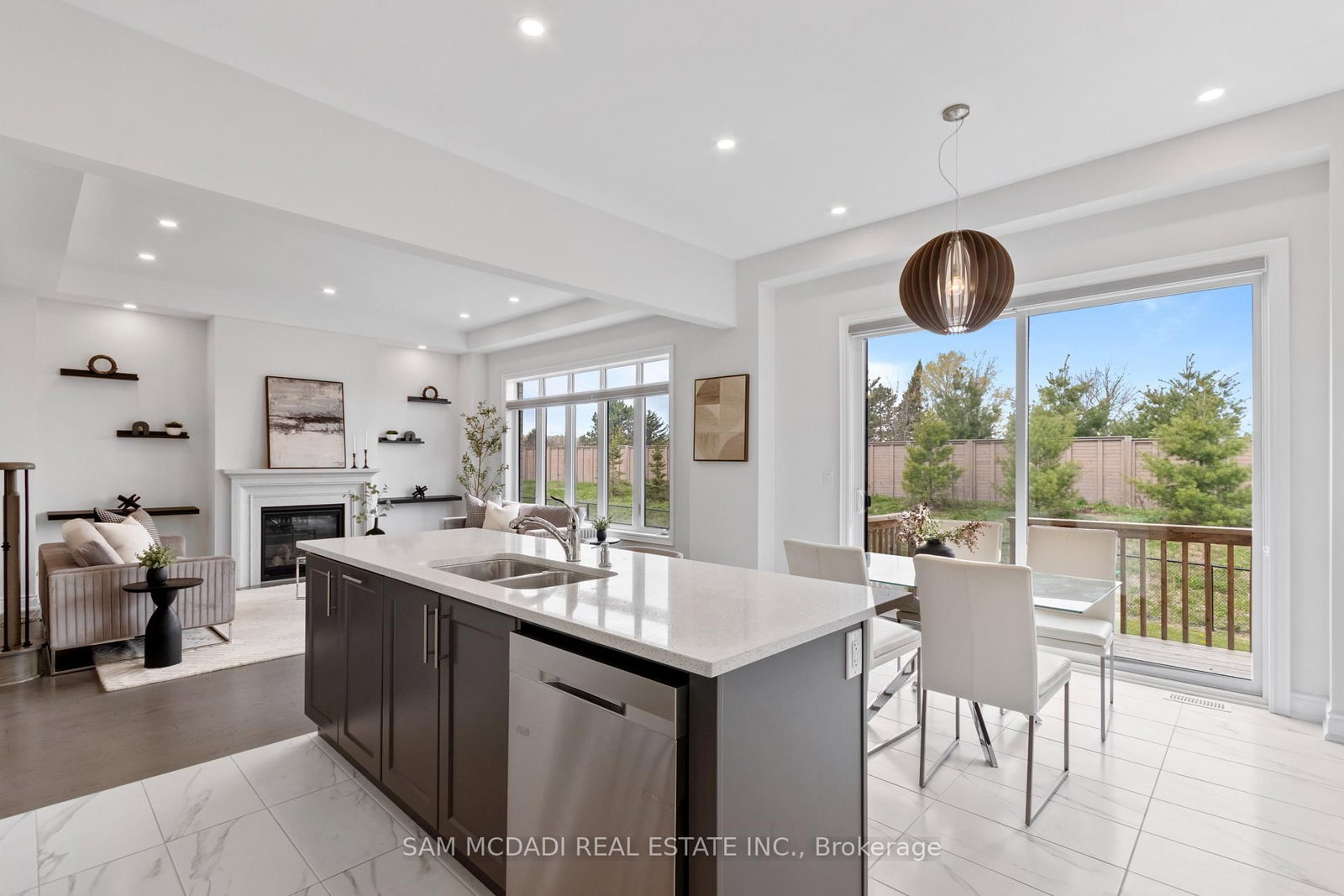 99 Black Walnut Court • Aurora, ON photo 17