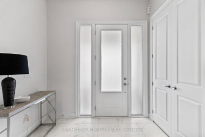 99 Black Walnut Court • Aurora, ON photo 5