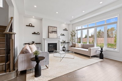 99 Black Walnut Court • Aurora, ON photo 9